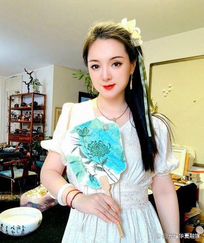 李荔-以扇面文化弘扬书画传统艺术(名人专访) 李荔-以扇面文化弘扬书画传统艺术(名人专访)